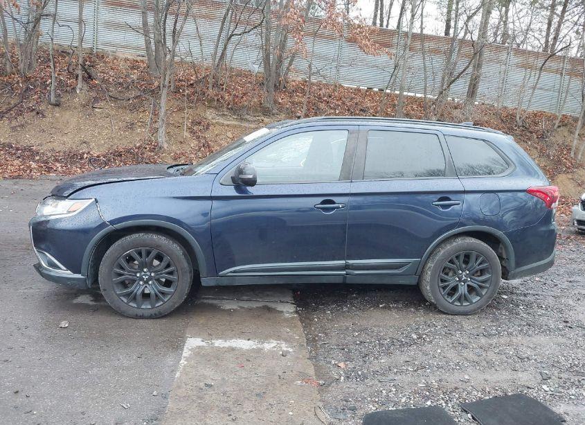 Photo 14 of 2018 Mitsubishi Outlander LE (VIN JA4AZ3A32JZ053505)