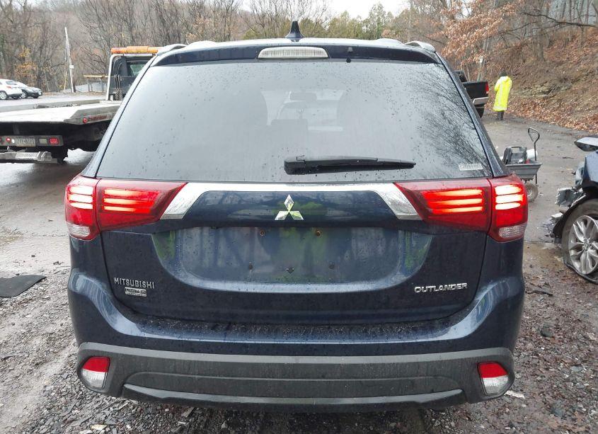 Photo 16 of 2018 Mitsubishi Outlander LE (VIN JA4AZ3A32JZ053505)