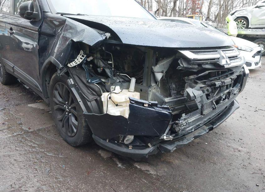 Photo 6 of 2018 Mitsubishi Outlander LE (VIN JA4AZ3A32JZ053505)