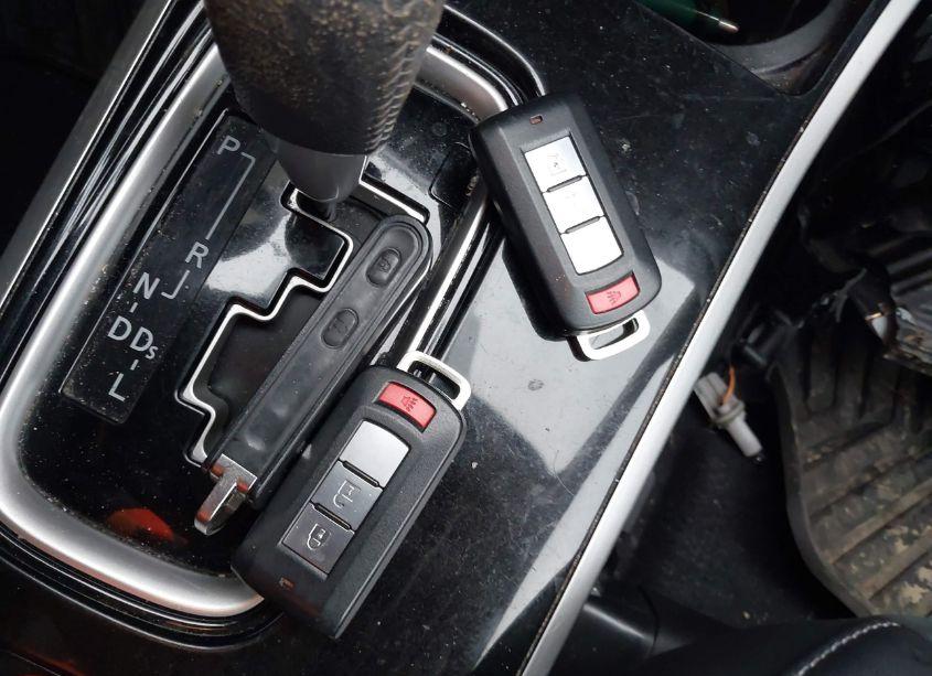 Photo 11 of 2019 Mitsubishi Outlander SE (VIN JA4AZ3A32KZ013667)