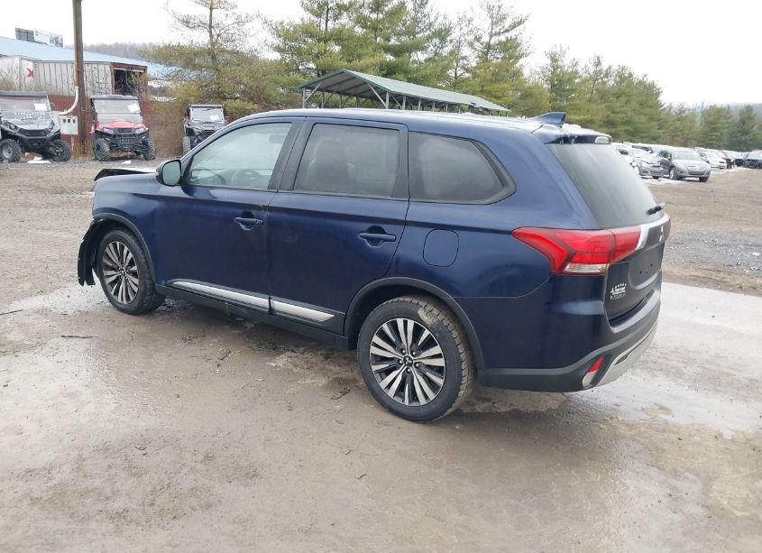 Photo 3 of 2019 Mitsubishi Outlander SE (VIN JA4AZ3A32KZ013667)
