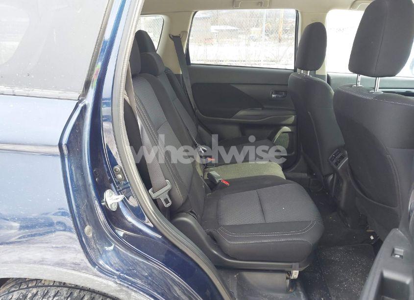 Photo 8 of 2019 Mitsubishi Outlander ES (VIN JA4AZ3A32KZ033403)