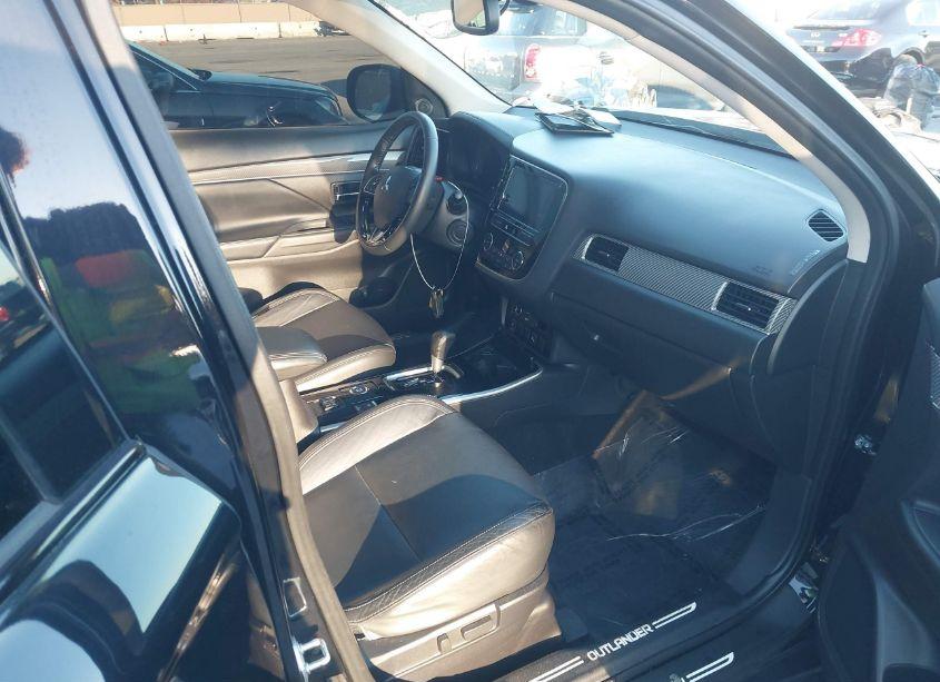 Photo 5 of 2019 Mitsubishi Outlander SEL (VIN JA4AZ3A32KZ042179)