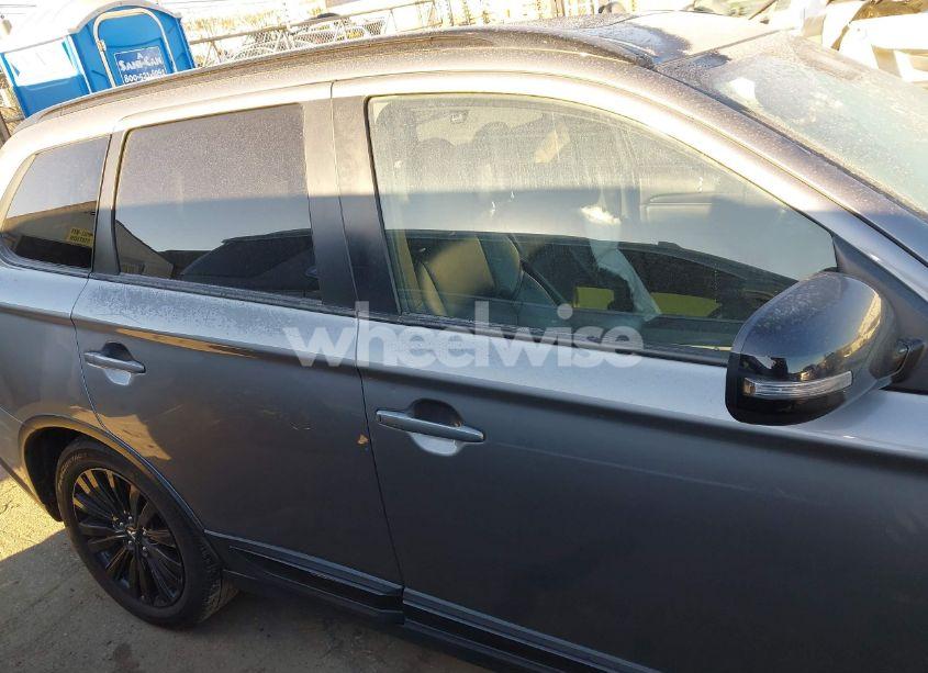 Photo 12 of 2020 Mitsubishi Outlander ES 2.4 S-AWC/LE 2.4 S-AWC/SE 2.4 S-AWC/SEL 2.4 S-AWC/SP 2.4 S-AWC (VIN JA4AZ3A32LJ001485)