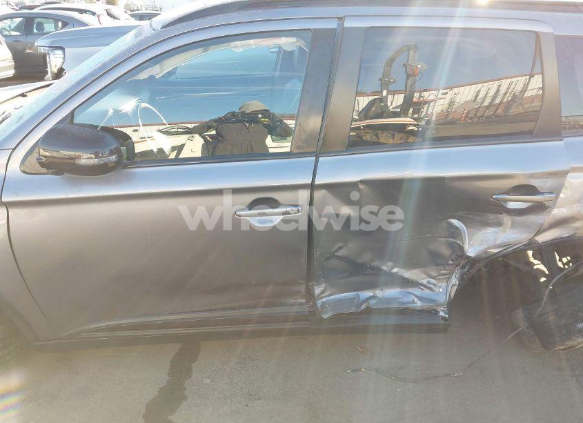 Photo 13 of 2020 Mitsubishi Outlander ES 2.4 S-AWC/LE 2.4 S-AWC/SE 2.4 S-AWC/SEL 2.4 S-AWC/SP 2.4 S-AWC (VIN JA4AZ3A32LJ001485)