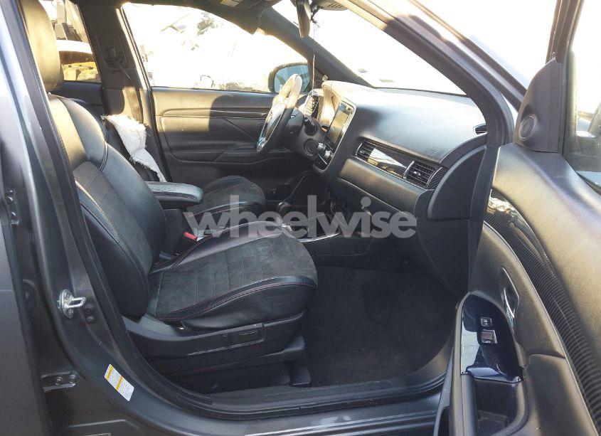 Photo 5 of 2020 Mitsubishi Outlander ES 2.4 S-AWC/LE 2.4 S-AWC/SE 2.4 S-AWC/SEL 2.4 S-AWC/SP 2.4 S-AWC (VIN JA4AZ3A32LJ001485)