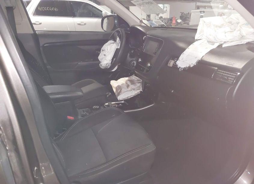 Photo 5 of 2020 Mitsubishi Outlander ES 2.4 (VIN JA4AZ3A32LZ006185)