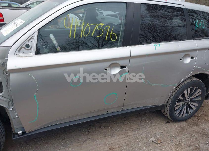 Photo 19 of 2020 Mitsubishi Outlander ES 2.4 S-AWC (VIN JA4AZ3A32LZ026792)