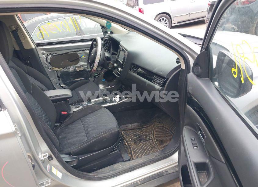 Photo 5 of 2020 Mitsubishi Outlander ES 2.4 S-AWC (VIN JA4AZ3A32LZ026792)