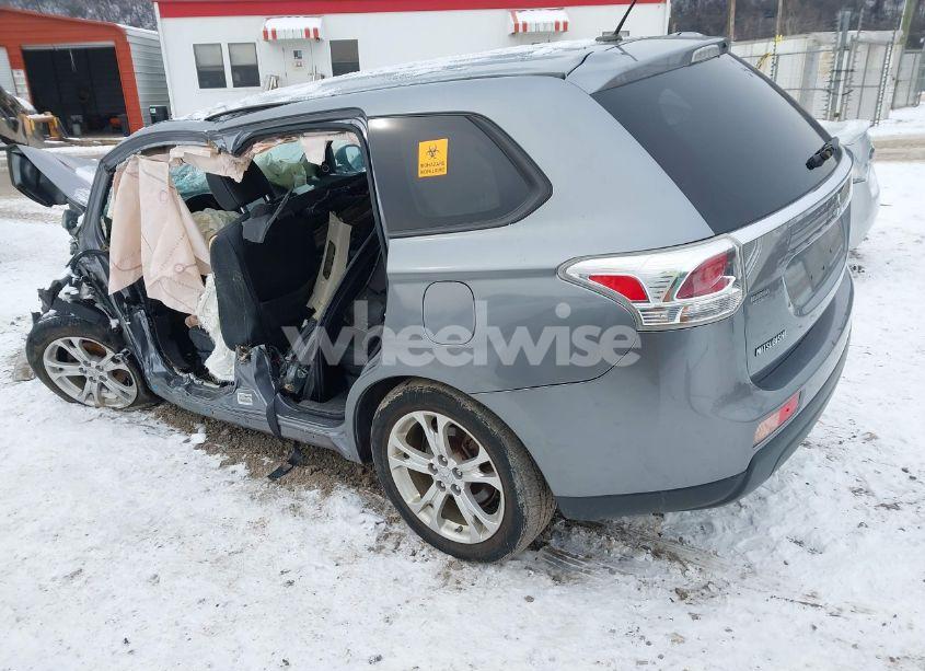 Photo 3 of 2014 Mitsubishi Outlander SE (VIN JA4AZ3A33EZ009051)