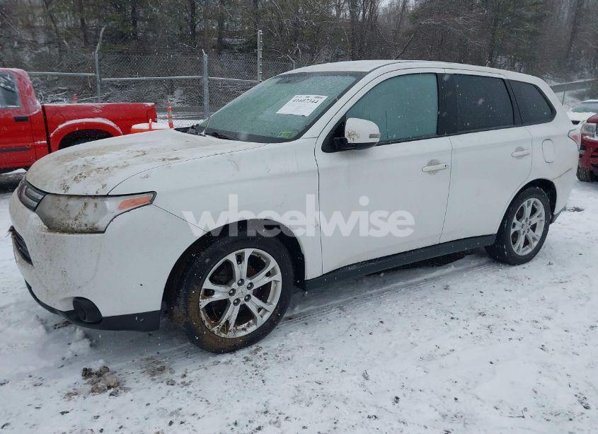 Photo 2 of 2014 Mitsubishi Outlander SE (VIN JA4AZ3A33EZ019904)