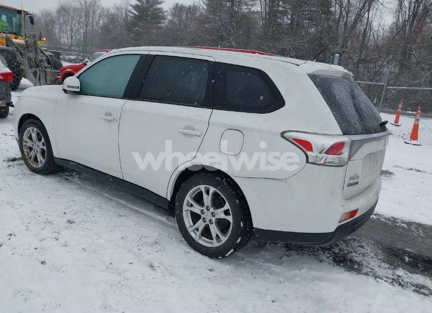 Photo 3 of 2014 Mitsubishi Outlander SE (VIN JA4AZ3A33EZ019904)