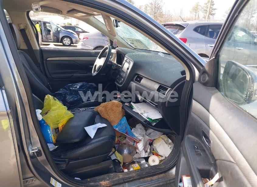 Photo 5 of 2015 Mitsubishi Outlander SE (VIN JA4AZ3A33FZ004093)