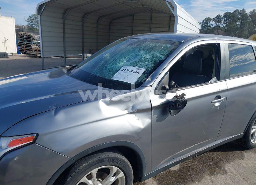 Photo 6 of 2015 Mitsubishi Outlander SE (VIN JA4AZ3A33FZ004093)