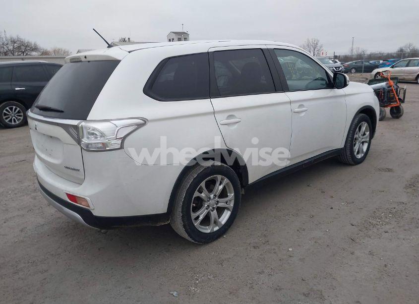 Photo 4 of 2015 Mitsubishi Outlander SE (VIN JA4AZ3A33FZ005292)