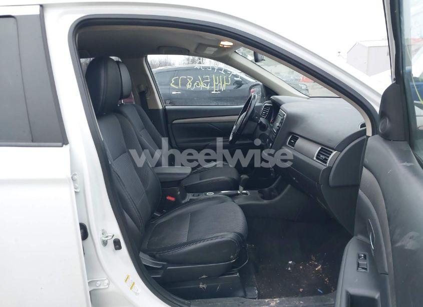 Photo 5 of 2015 Mitsubishi Outlander SE (VIN JA4AZ3A33FZ005292)