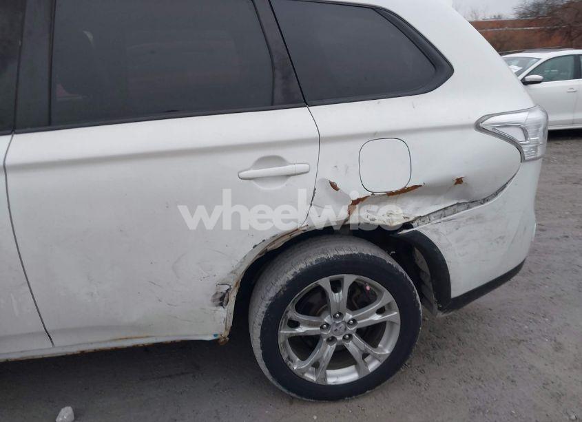 Photo 6 of 2015 Mitsubishi Outlander SE (VIN JA4AZ3A33FZ005292)