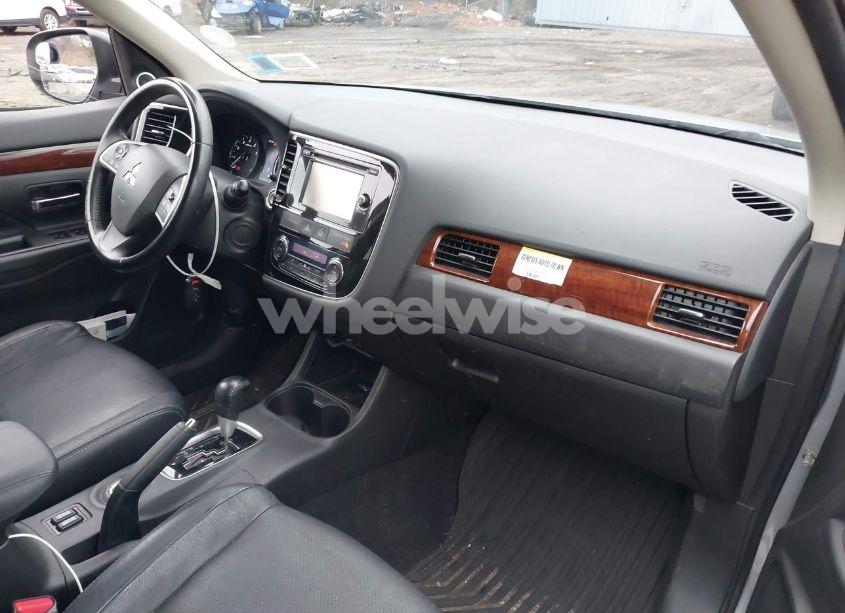 Photo 5 of 2015 Mitsubishi Outlander SE (VIN JA4AZ3A33FZ006765)