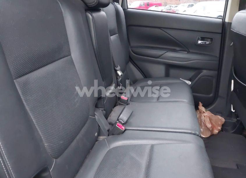 Photo 8 of 2015 Mitsubishi Outlander SE (VIN JA4AZ3A33FZ006765)