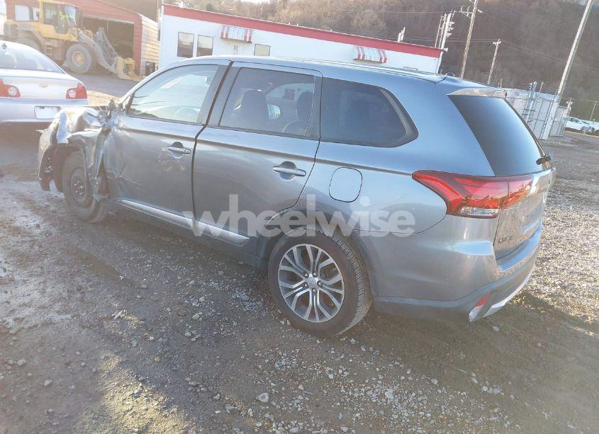 Photo 3 of 2016 Mitsubishi Outlander SE (VIN JA4AZ3A33GZ048967)