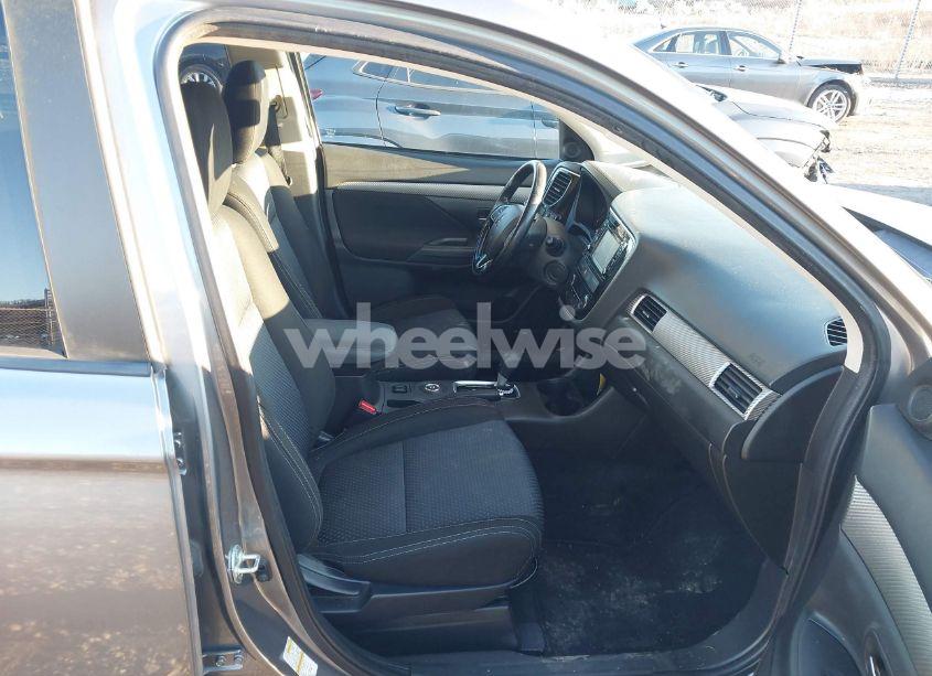 Photo 5 of 2016 Mitsubishi Outlander SE (VIN JA4AZ3A33GZ048967)