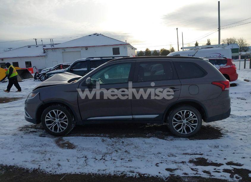 Photo 15 of 2016 Mitsubishi Outlander SEL (VIN JA4AZ3A33GZ051271)