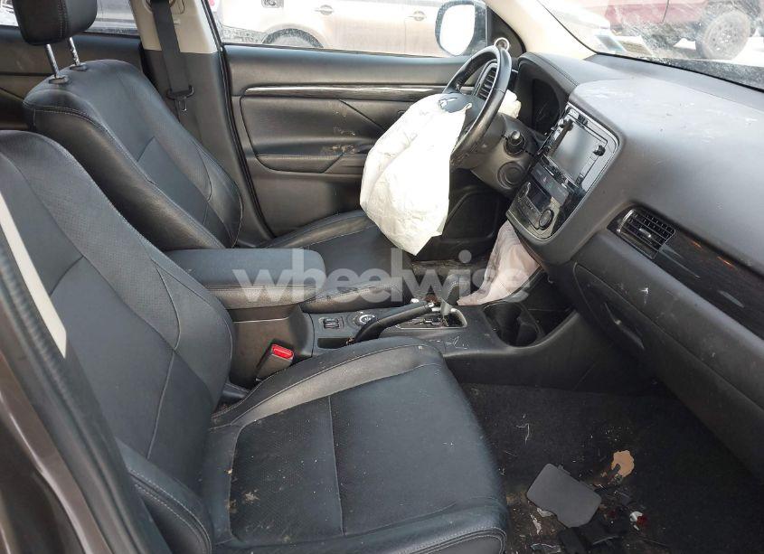 Photo 5 of 2016 Mitsubishi Outlander SEL (VIN JA4AZ3A33GZ051271)