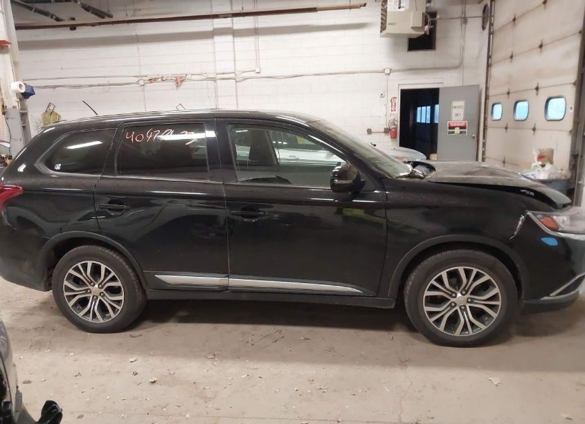 Photo 13 of 2016 Mitsubishi Outlander SE (VIN JA4AZ3A33GZ053893)