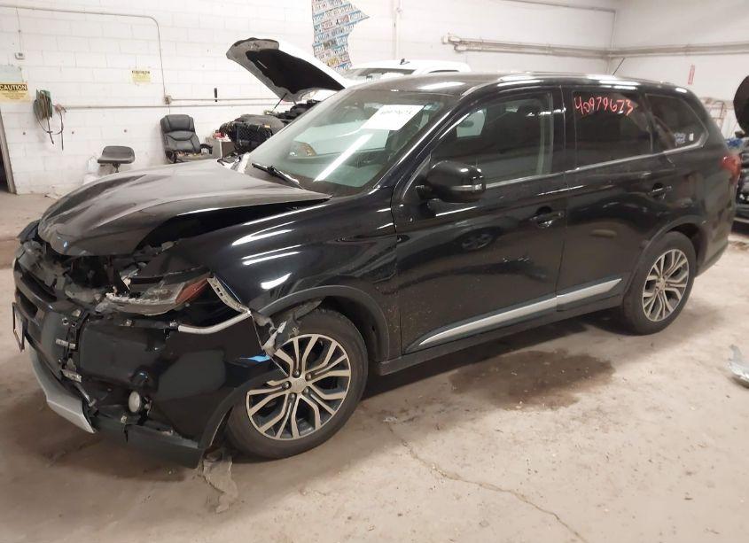 Photo 2 of 2016 Mitsubishi Outlander SE (VIN JA4AZ3A33GZ053893)