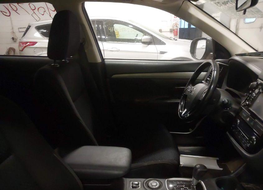 Photo 5 of 2016 Mitsubishi Outlander SE (VIN JA4AZ3A33GZ053893)