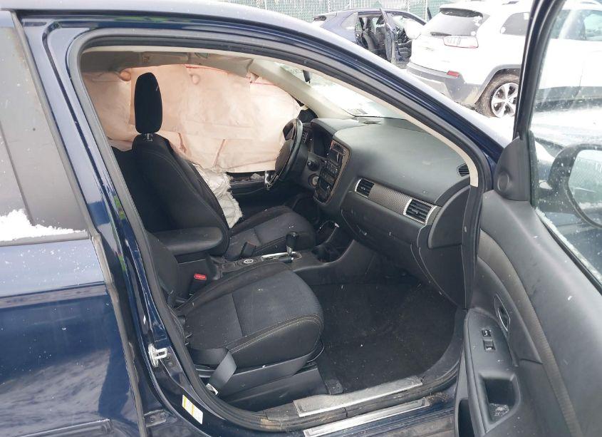 Photo 5 of 2016 Mitsubishi Outlander ES (VIN JA4AZ3A33GZ054946)