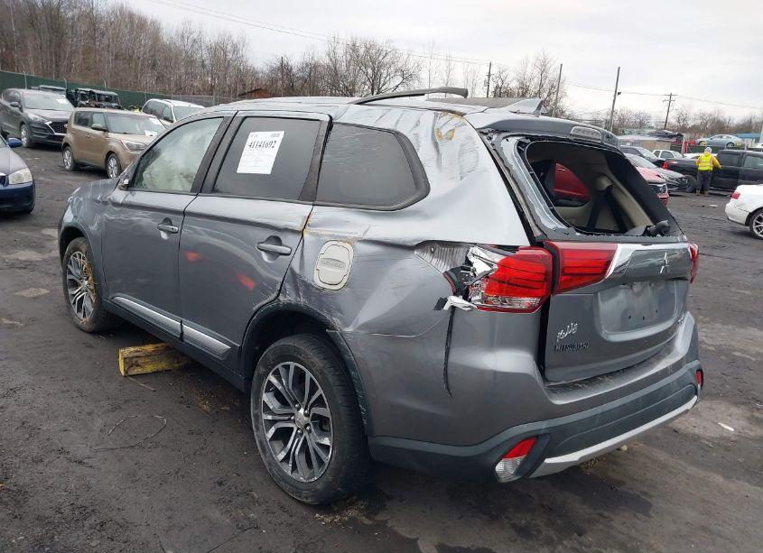 Photo 3 of 2017 Mitsubishi Outlander SE (VIN JA4AZ3A33HZ050624)