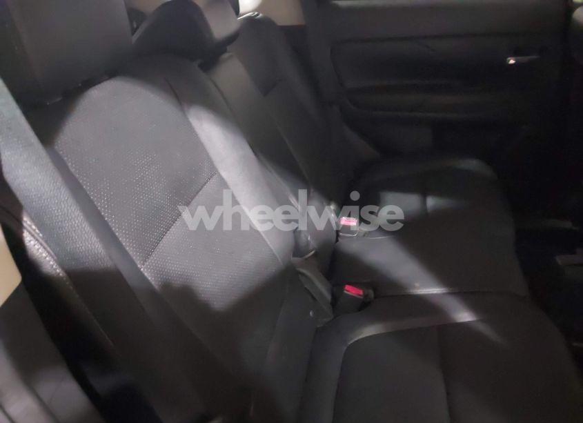 Photo 8 of 2018 Mitsubishi Outlander SEL (VIN JA4AZ3A33JJ004649)