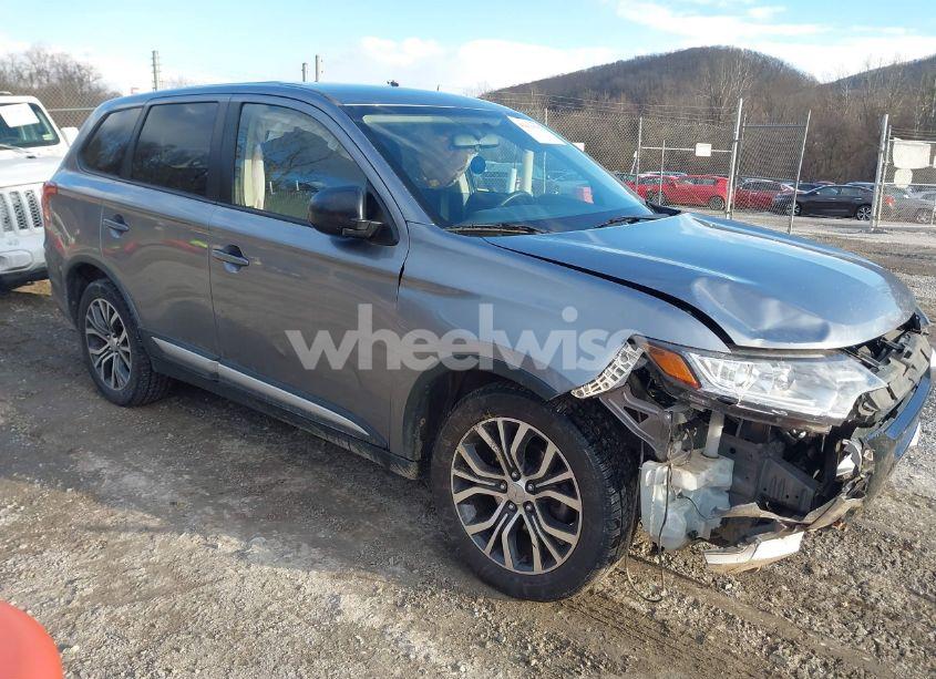 2018 Mitsubishi Outlander ES (VIN JA4AZ3A33JZ022117) main photo
