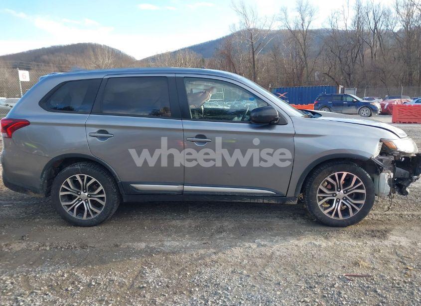 Photo 13 of 2018 Mitsubishi Outlander ES (VIN JA4AZ3A33JZ022117)