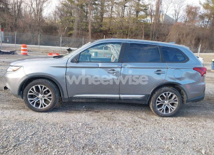 Photo 14 of 2018 Mitsubishi Outlander ES (VIN JA4AZ3A33JZ022117)