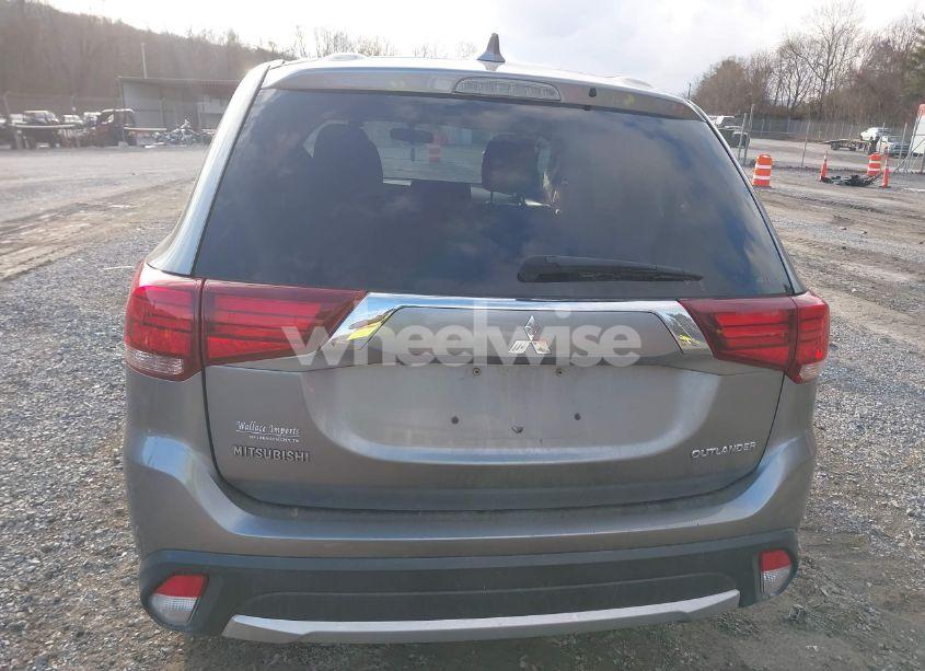 Photo 16 of 2018 Mitsubishi Outlander ES (VIN JA4AZ3A33JZ022117)