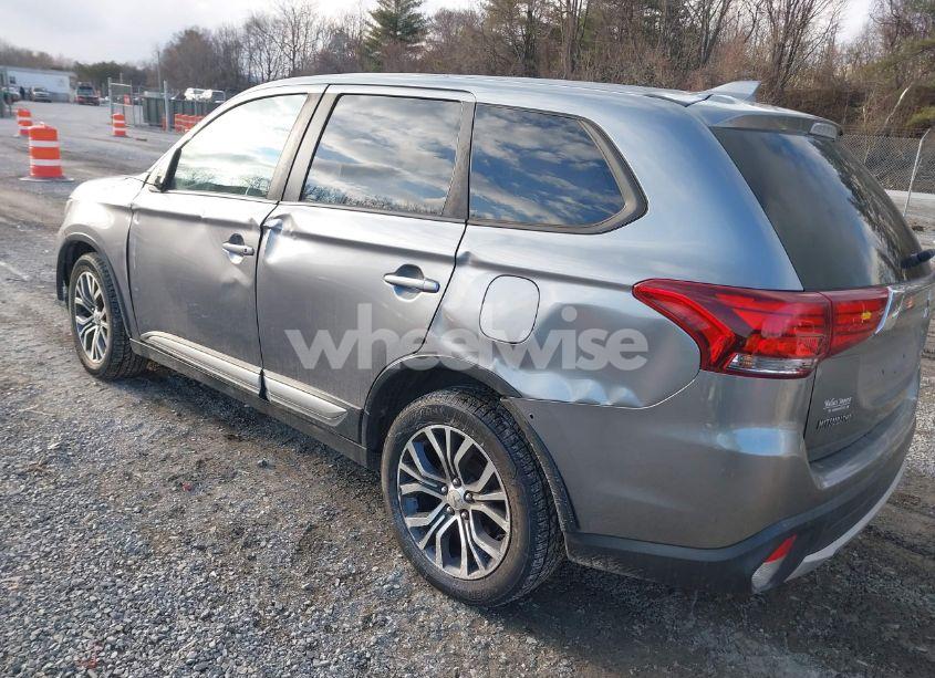 Photo 3 of 2018 Mitsubishi Outlander ES (VIN JA4AZ3A33JZ022117)