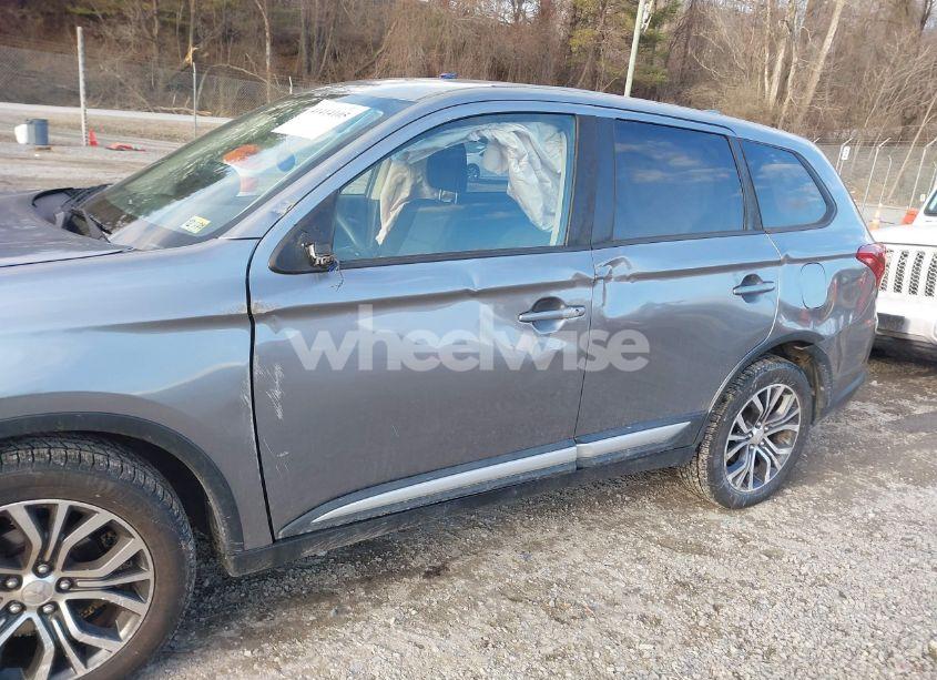 Photo 6 of 2018 Mitsubishi Outlander ES (VIN JA4AZ3A33JZ022117)