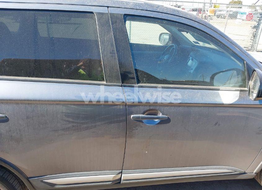 Photo 13 of 2018 Mitsubishi Outlander ES (VIN JA4AZ3A33JZ058583)