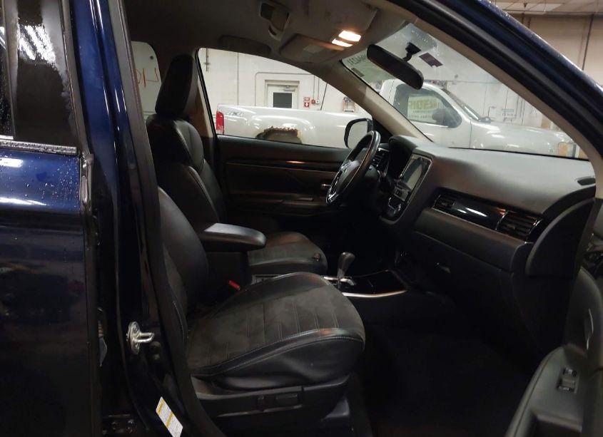 Photo 5 of 2019 Mitsubishi Outlander SE (VIN JA4AZ3A33KZ041915)