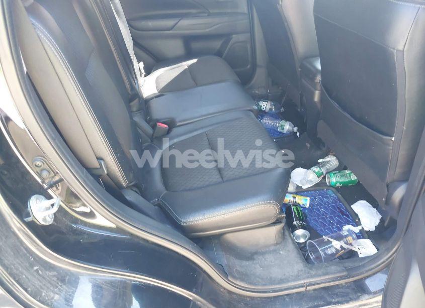 Photo 8 of 2015 Mitsubishi Outlander SE (VIN JA4AZ3A34FZ003275)