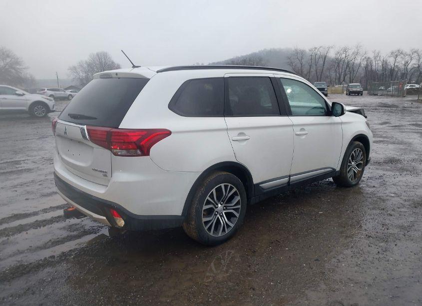 Photo 4 of 2016 Mitsubishi Outlander SEL (VIN JA4AZ3A34GZ024614)