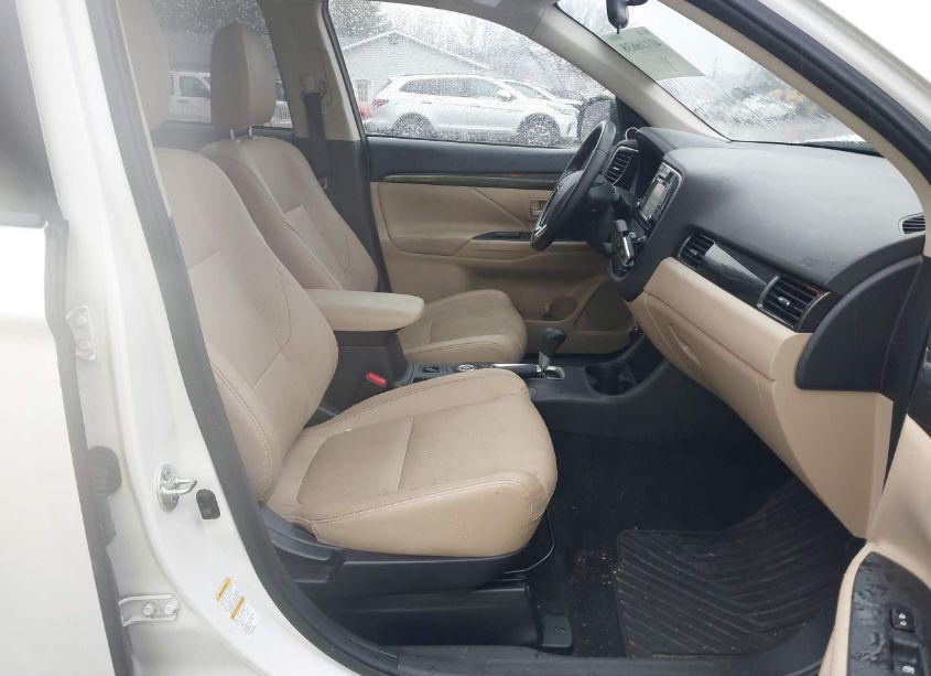 Photo 5 of 2016 Mitsubishi Outlander SEL (VIN JA4AZ3A34GZ024614)