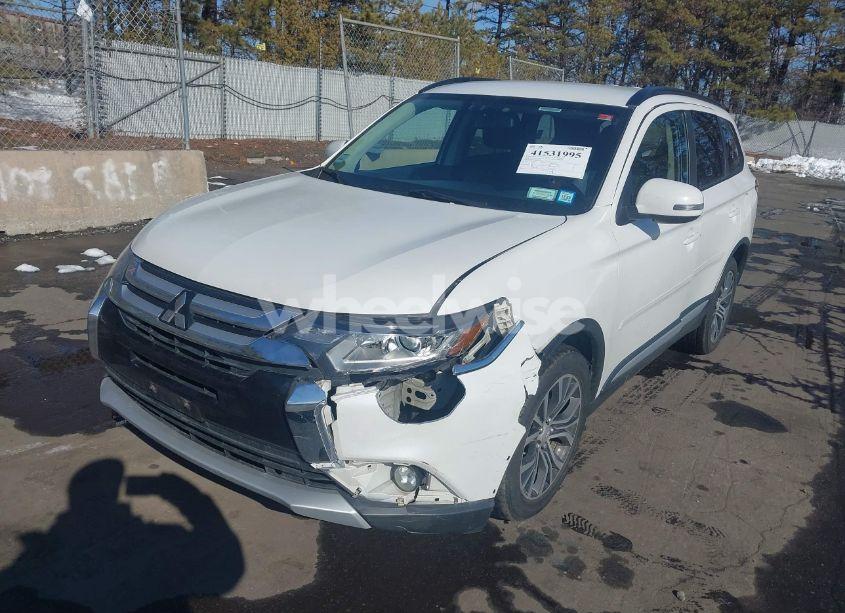 Photo 2 of 2016 Mitsubishi Outlander SEL (VIN JA4AZ3A34GZ035189)