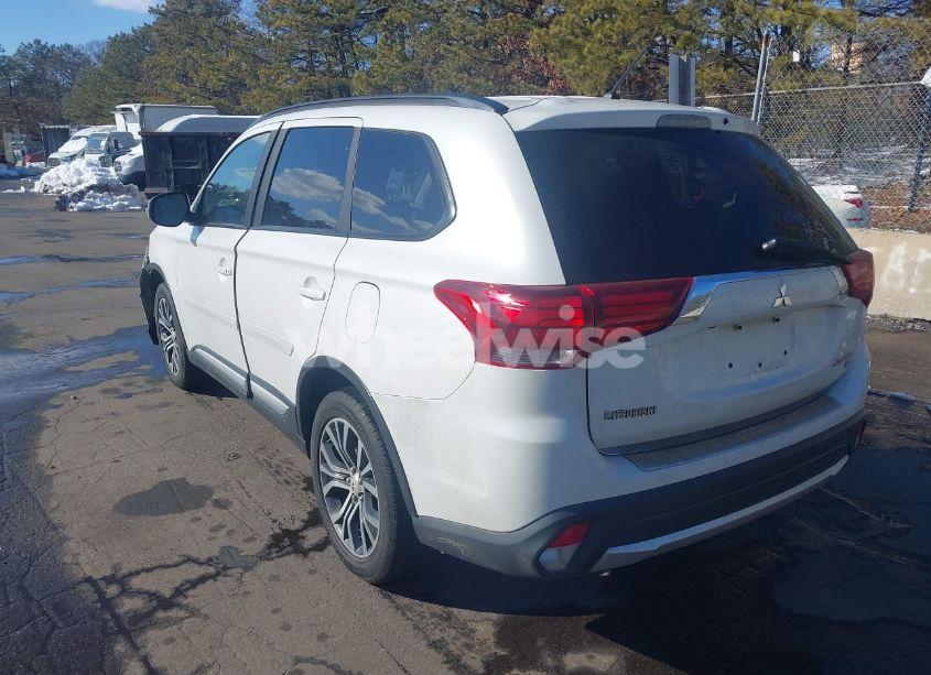 Photo 3 of 2016 Mitsubishi Outlander SEL (VIN JA4AZ3A34GZ035189)