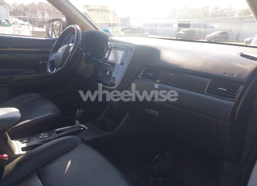 Photo 5 of 2016 Mitsubishi Outlander SEL (VIN JA4AZ3A34GZ035189)