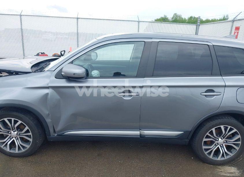 Photo 15 of 2017 Mitsubishi Outlander SE (VIN JA4AZ3A34HZ062894)