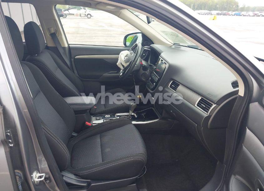 Photo 5 of 2017 Mitsubishi Outlander SE (VIN JA4AZ3A34HZ062894)