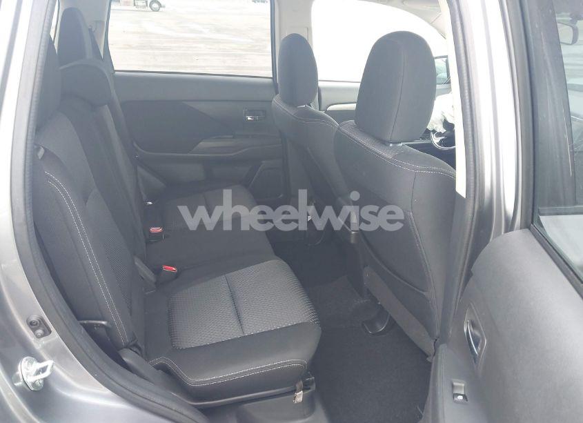 Photo 8 of 2017 Mitsubishi Outlander SE (VIN JA4AZ3A34HZ062894)